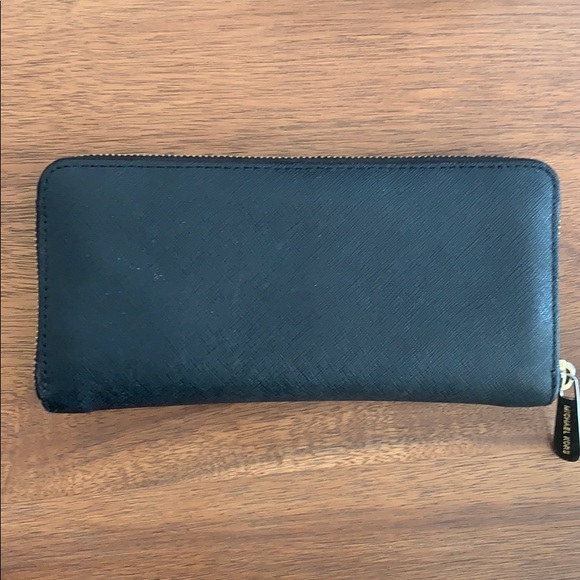 Michael Kors Zip Wallet - Picture 4 of 5